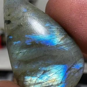 خواص سنگ لابرادوریت (Labradorite)
