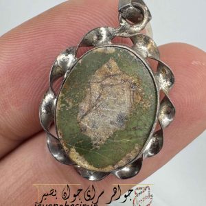 آویز گردنبند نقره با سنگ فیروزه سبز نیشابور