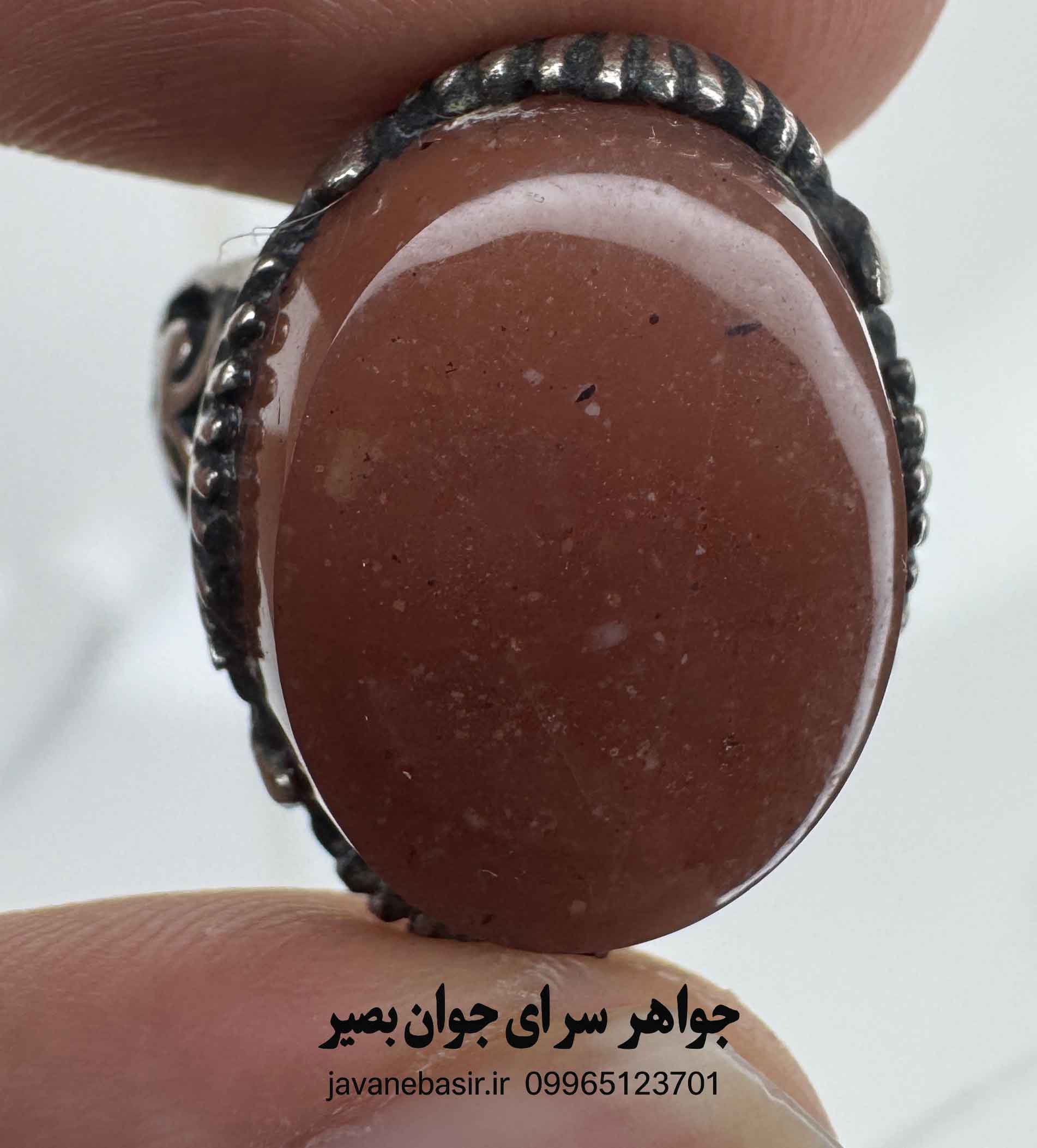 انگشتر عقیق یمنی سرخ؛ پیوند عشق و آرامش خانواده
