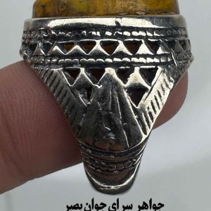 انگشتر مورچهدار جذب عشق؛ نگین درخشان طرح کهربا