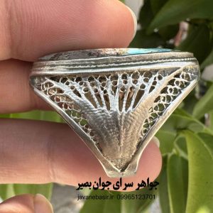 انگشتر فیروزه طبیعی با رکاب ریخته‌گری طرح ملیله (آرامش و برکت)