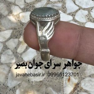 انگشتر زمرد برزیل با رنگ سبز کهربایی | رگه‌های طبیعی و رکاب مستحکم