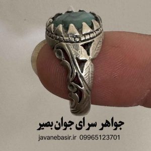 انگشتر زمرد برزیل سبز تیره | سنگ قدرت، حفاظت الهی و رکاب از جنس سکه