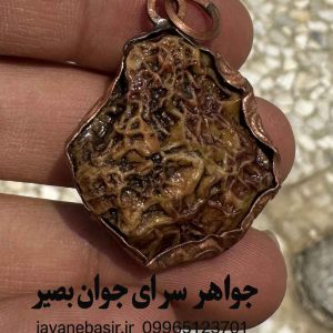 گردنبند زوعه مار کهن با رگه‌های شب‌چراغ | قاب مسی و سنگ نادر برای روشن‌بینی و گشایش
