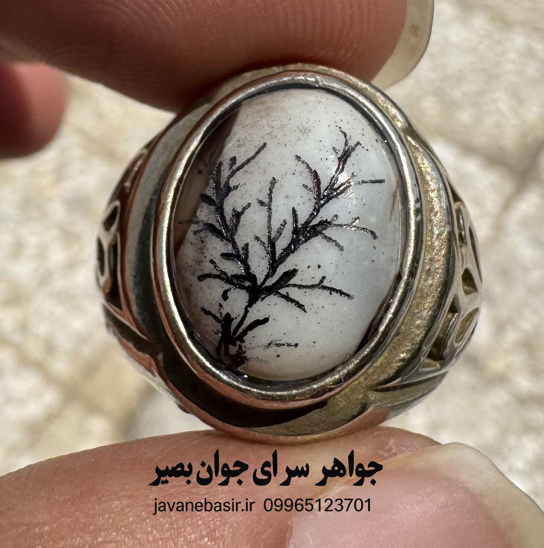 انگشتر عقیق با کاروینگ شجر